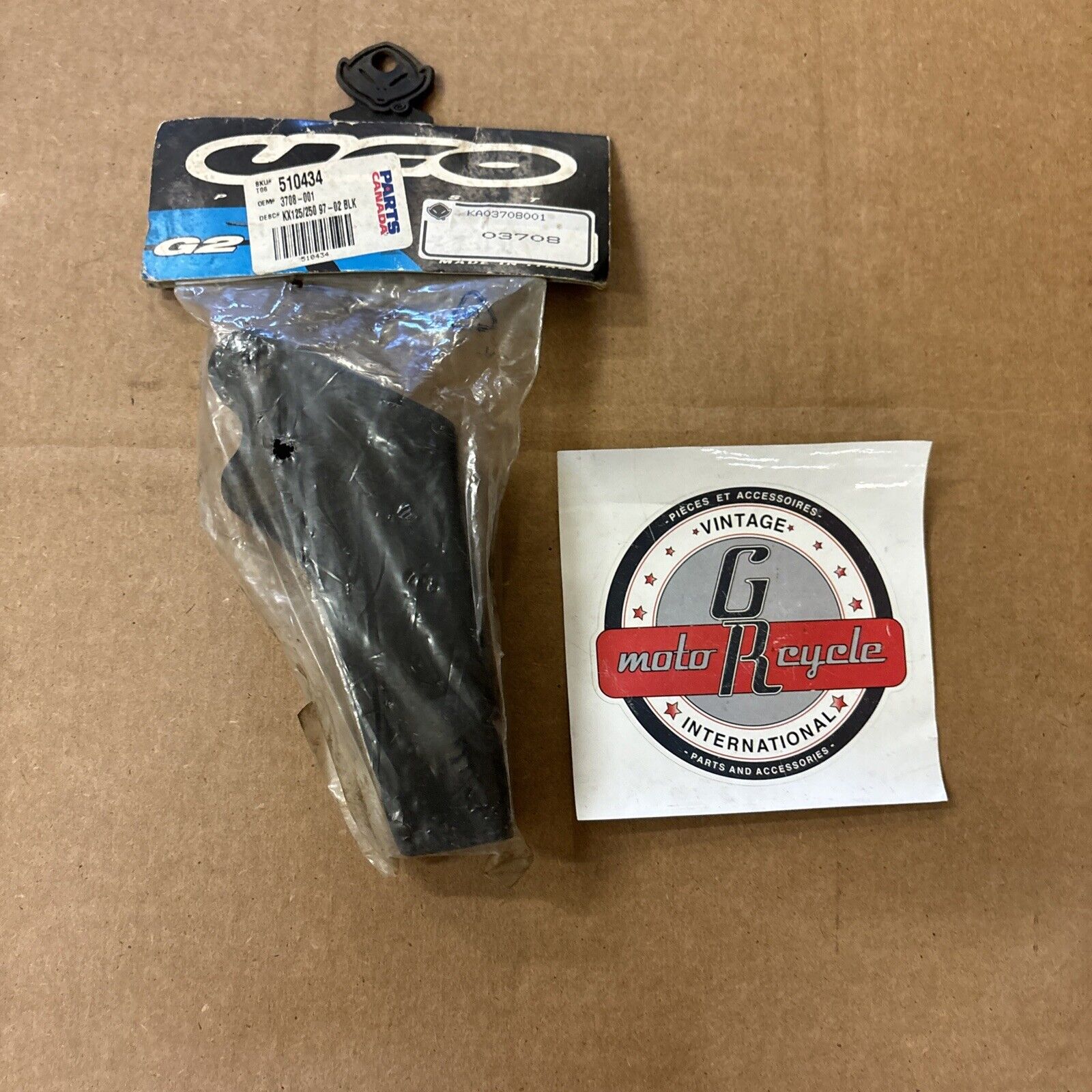 NOS UF0 PLAST 1997 - 2002 KX125 KX250 CHAIN GUIDE KA03708001